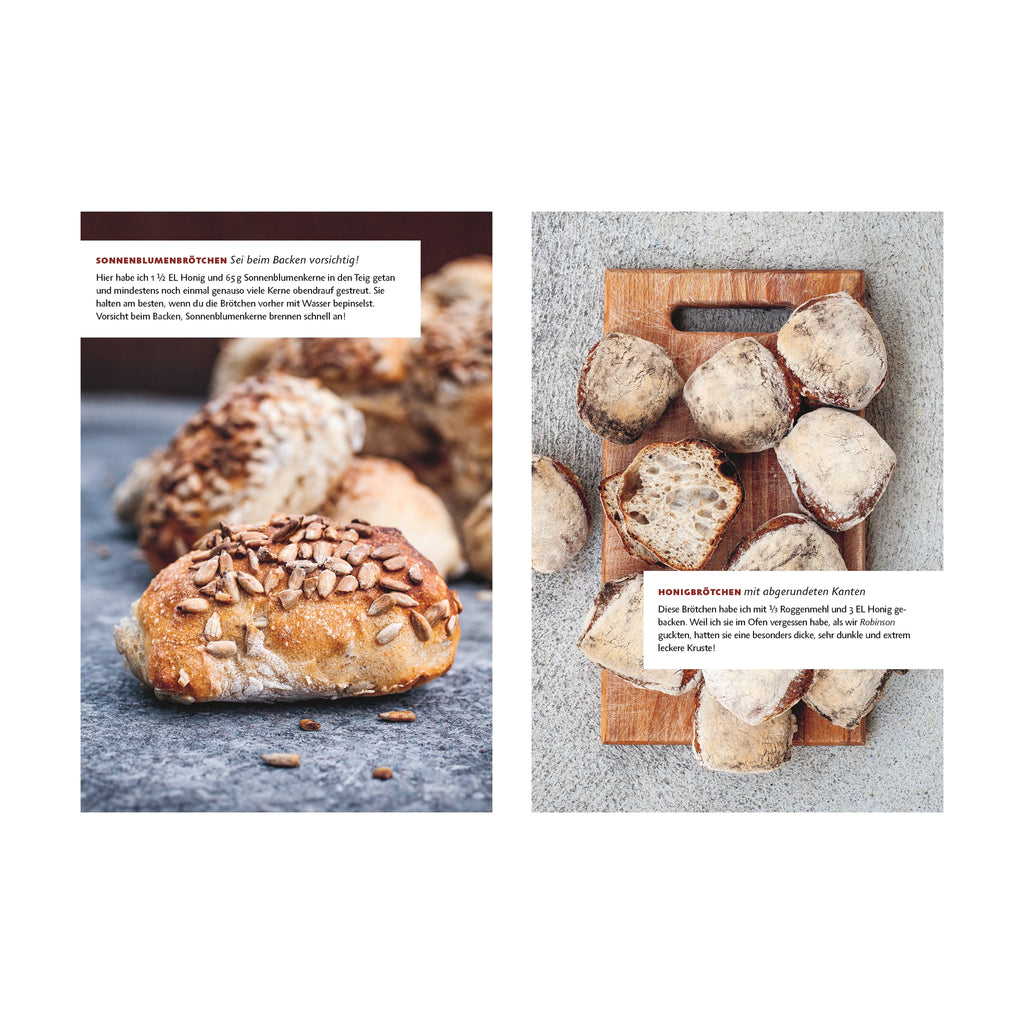 Zwei Sorten Brötchen aus dem Buch 1 Methode 100 Brote: Sonnenblumenbrötchen mit goldbrauner Kruste und Honigbrötchen mit rustikalem Mehlüberzug auf einem Holzbrett – einfache, handgemachte Rezepte zum Selberbacken