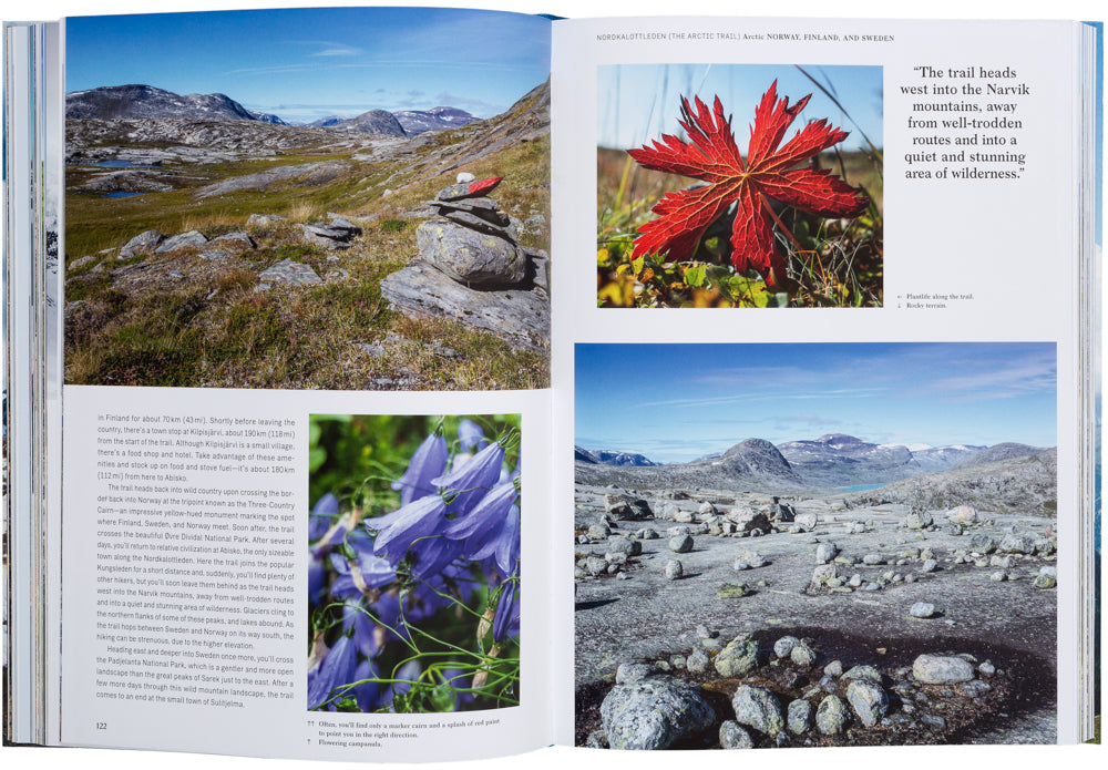 Doppelseite aus dem Buch Wanderlust Bbeeindruckende Naturaufnahmen des Nordkalottleden in Norwegen, Finnland und Schweden mit Fjelllandschaft, arktischen Wildblumen und Felsformationen.