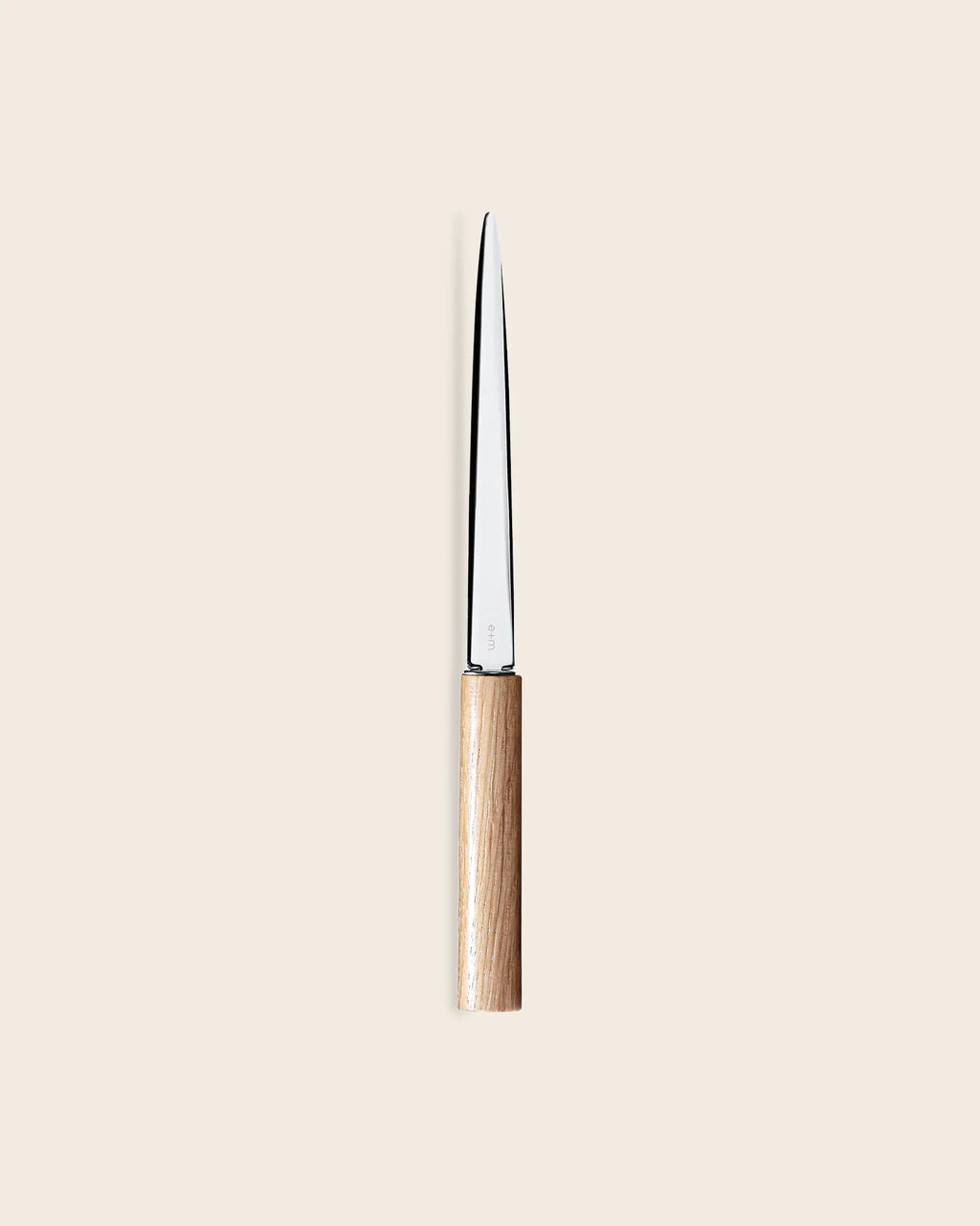 Brieföffner MAXIMO aus Eichenholz mit vernickelter Klinge. Von e+m Holzprodukte. Handgefertigtes Design-Accessoire aus Deutschland für stilvolles Öffnen von Briefen.