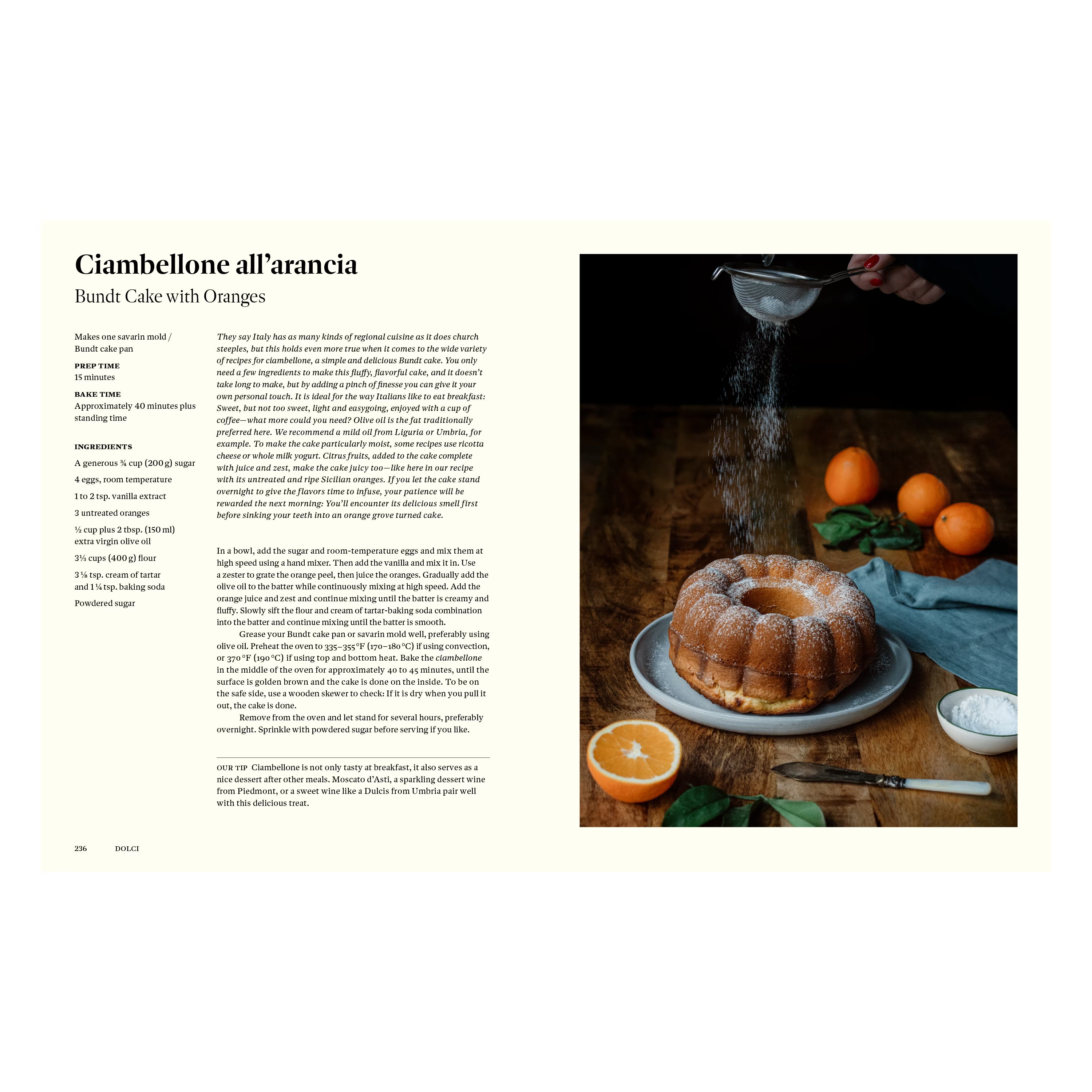 Rezeptseite aus dem Kochbuch Originale: Kranzkuchen mit Orangen, traditioneller italienischer Ciambellone mit Olivenöl, frisch gepresstem Orangensaft und Puderzucker, serviert rustikal auf Holztisch.