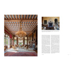 Prunkvoller Salon der Villa Les Cèdres in Saint-Jean-Cap-Ferrat. Opulente Deckenmalerei, goldene Stuckverzierungen und Kristallleuchter im italienischen Renaissance-Stil an der Côte d’Azur.