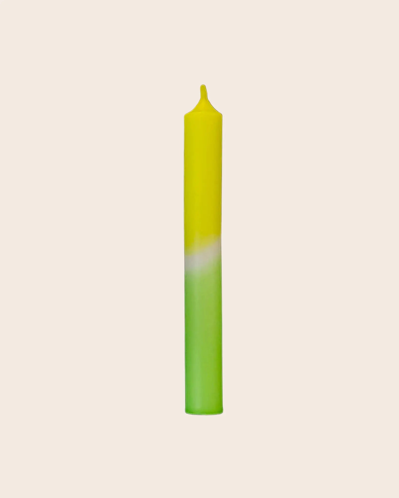 Handgetauchte Dip Dye Stabkerze in Neon Gelb und Grün aus Paraffin, 18 cm hoch, ruhiger Abbrand, gefertigt in Deutschland von Kerzenfarm Hahn