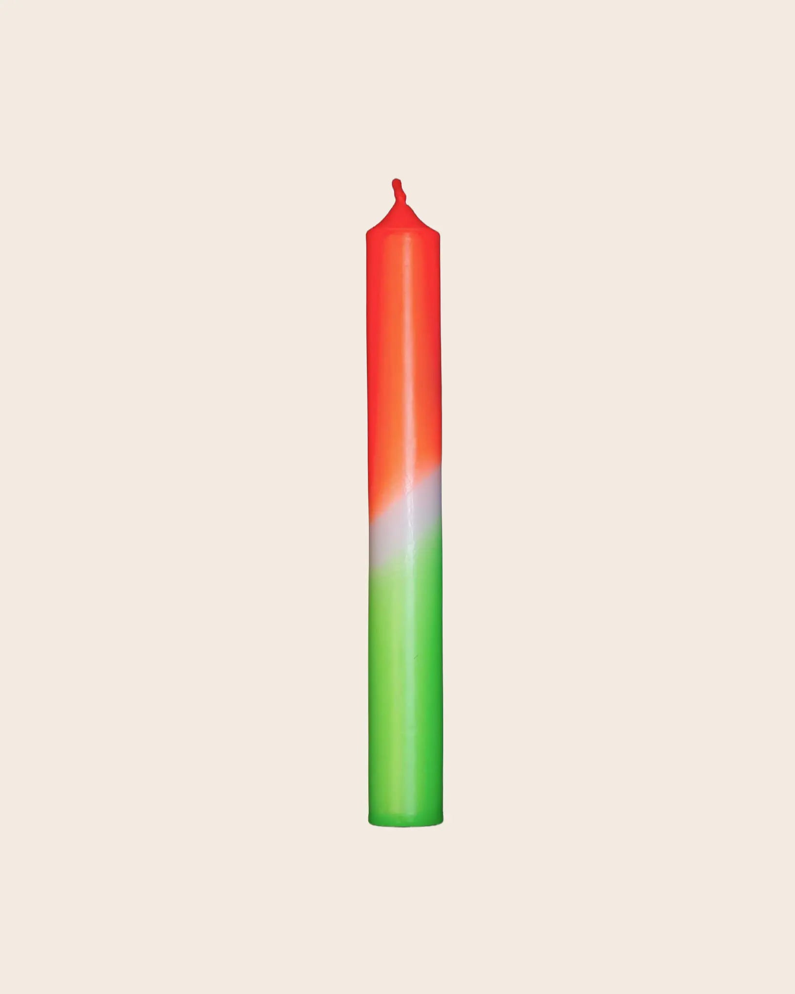 Handgetauchte Dip Dye Stabkerze in Neon Orange und Grün aus Paraffin, 18 cm hoch, ruhiger Abbrand, gefertigt in Deutschland von Kerzenfarm Hahn