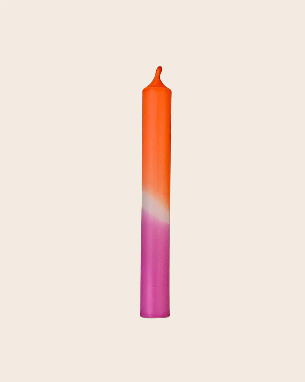 Handgetauchte Dip Dye Stabkerze in Neon Orange und Pink aus Paraffin, 18 cm hoch, ruhiger Abbrand, gefertigt in Deutschland von Kerzenfarm Hahn.