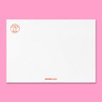 Rückseite der Karte mit strukturierter weißer Papieroberfläche, rotem Siegel ‚In Deutschland gedruckt‘ oben links und kleinem Schriftzug ‚studio ciao‘ unten mittig.