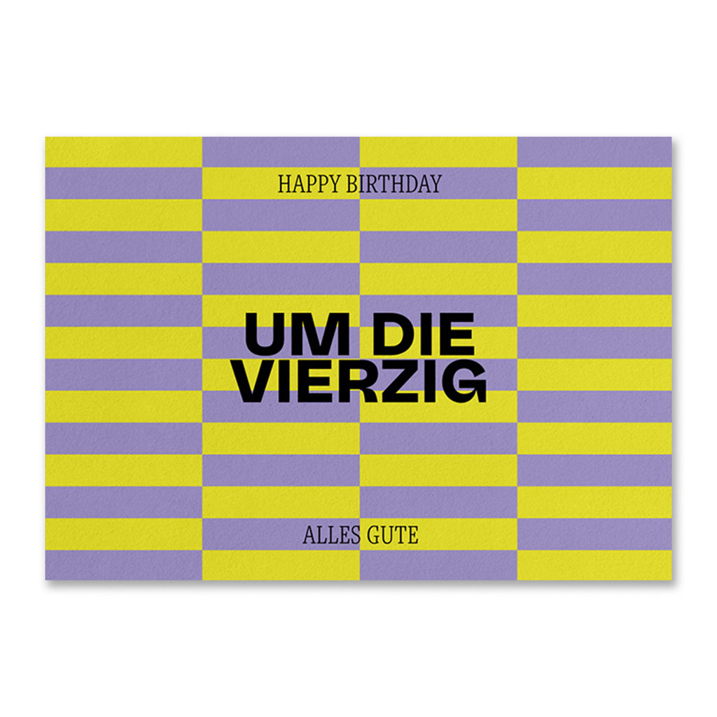 Moderne Geburtstagskarte mit grafischem Streifenmuster in Lila und Gelb mit Aufschrift ‚Happy Birthday‘, ‚Um die Vierzig‘ und ‚Alles Gute‘. Stilvolle Glückwunschkarte.
