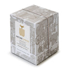 Geschenkverpackung der Spieluhr ‚Nature Spring‘ von Siebensachen, dekorative Schachtel mit technischen Linienzeichnungen und Produktetikett in Beige und Gold.