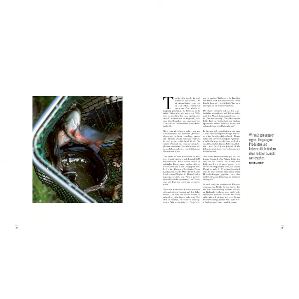Doppelseite: Fische und Zitat Anton Steiner: Links Fischfang in einem Netz, rechts Text über nachhaltige Fischzucht in Tirol mit einem Zitat von Anton Steiner: ‚Wir müssen unseren eigenen Umgang mit Produkten und Lebensmitteln ändern, denn so kann es nicht weitergehen.'