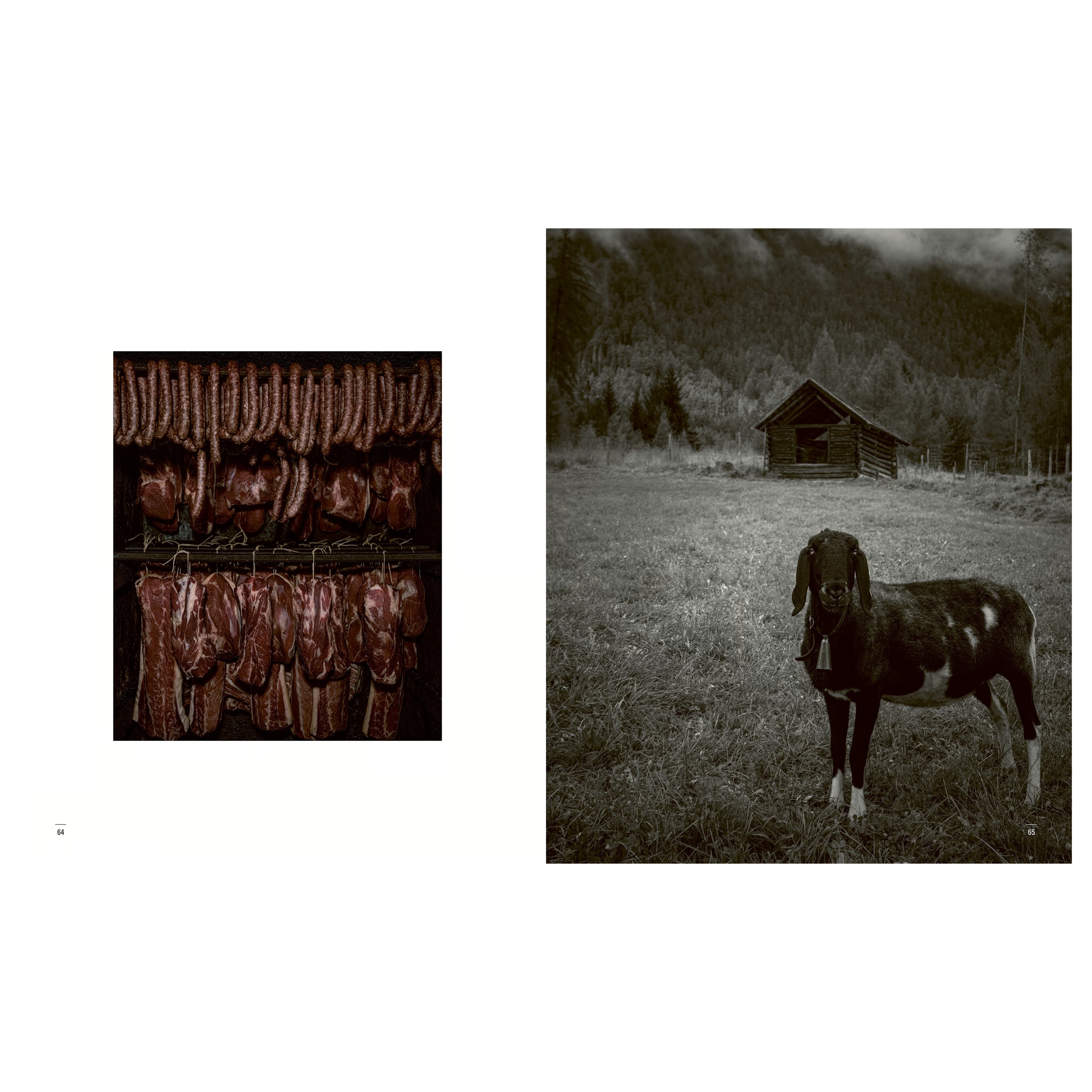 Doppelseite. Linke Seite rohes Fleisch was abgehangen wird und rechte Seite Schwarzweißbild von einer Wiese. Im Vordergrund ein Schaf und im Hintergrund eine Holzhütte.