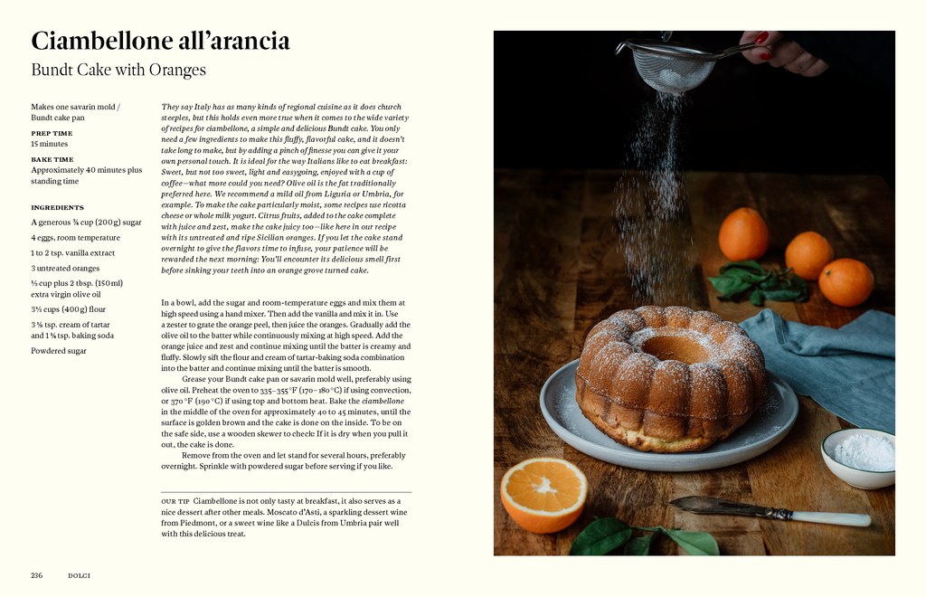 Rezeptseite aus dem Kochbuch Originale: Kranzkuchen mit Orangen, traditioneller italienischer Ciambellone mit Olivenöl, frisch gepresstem Orangensaft und Puderzucker, serviert rustikal auf Holztisch.