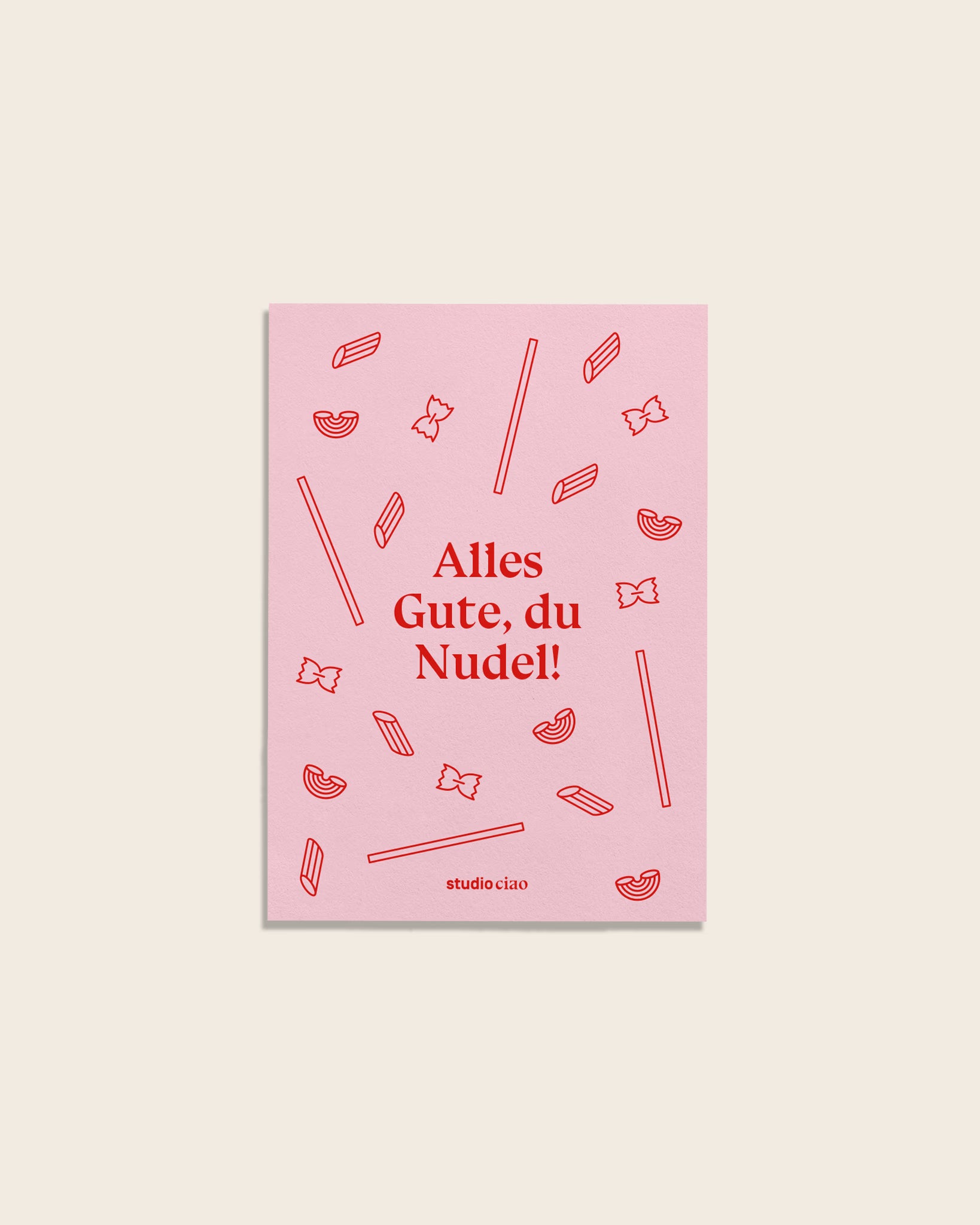 Geburtstagskarte mit rosa Hintergrund und roten Pasta Illustrationen mit dem Schriftzug „Alles Gute, du Nudel!“ von studio ciao, humorvolle Grußkarte zum Geburtstag.