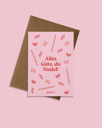 Geburtstagskarte „Alles Gute, du Nudel!“ von studio ciao mit rosa Vorderseite, roten Pasta Illustrationen und braunem nachhaltigem Briefumschlag, moderne humorvolle Grußkarte zum Geburtstag.
