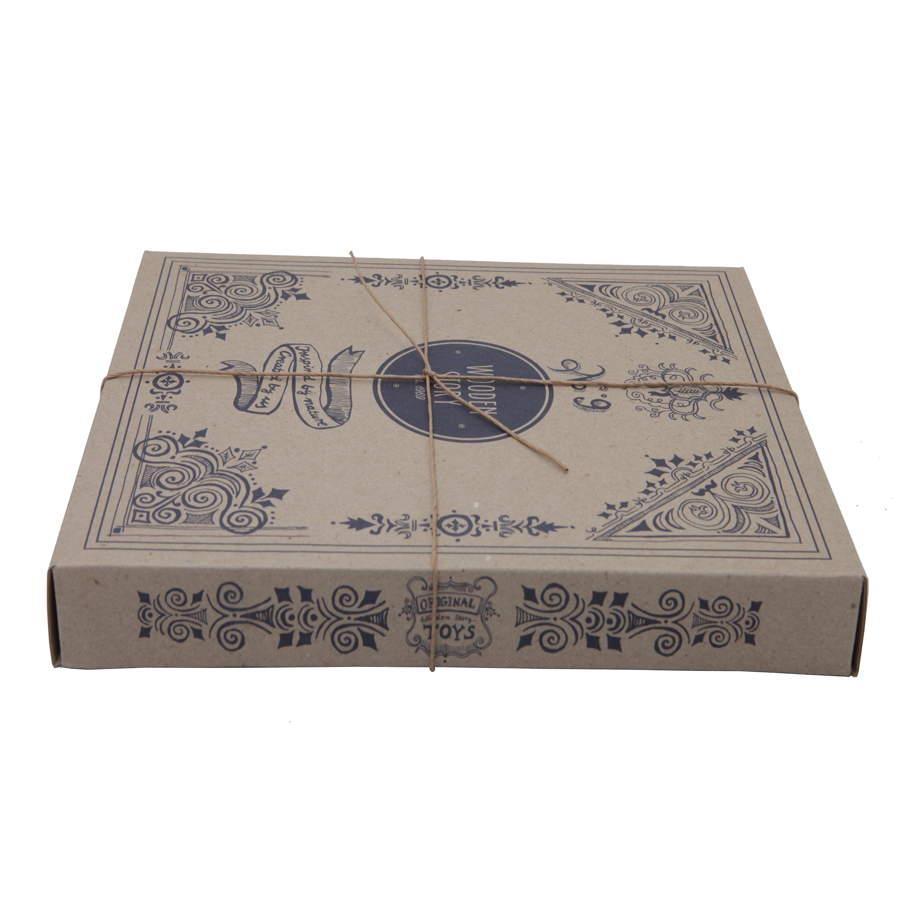 Nachhaltige Geschenkverpackung aus recyceltem Karton für Holz Steckspiel mit geometrischen Formen, hochwertige Produktkarton von Wooden Story