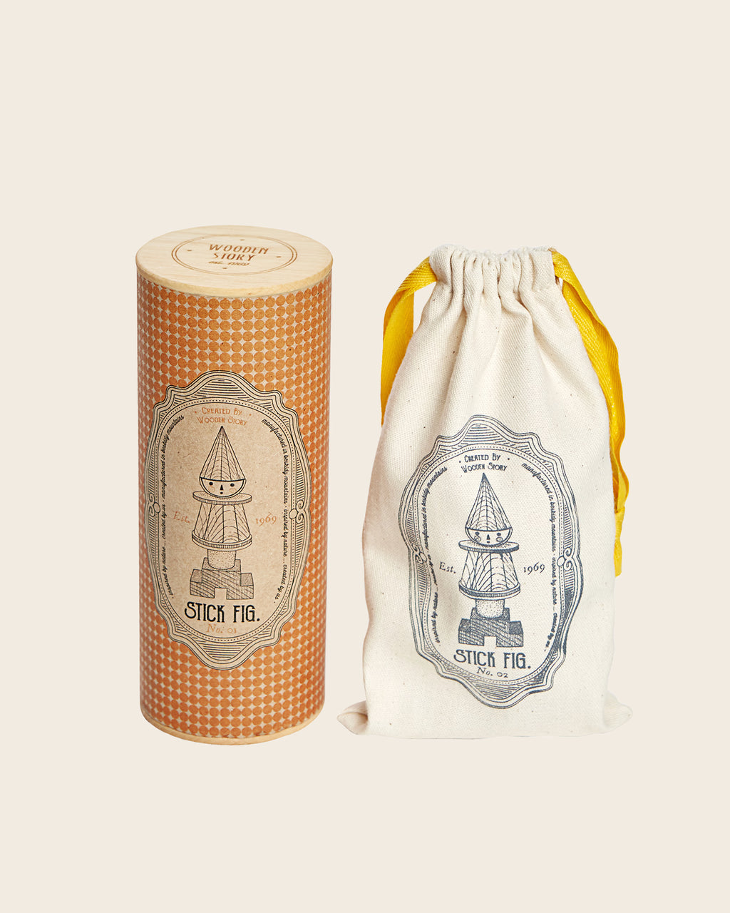 Nachhaltige Verpackung der Steckfigur Gelb von Wooden Story mit Baumwollbeutel und Pappröhre mit Holzdeckel