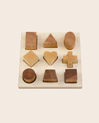 Holz Steckspiel mit geometrischen Formen aus FSC zertifiziertem Naturholz, Formensortierbrett mit neun handgeschliffenen Holzelementen für Kinder ab 1 Jahr