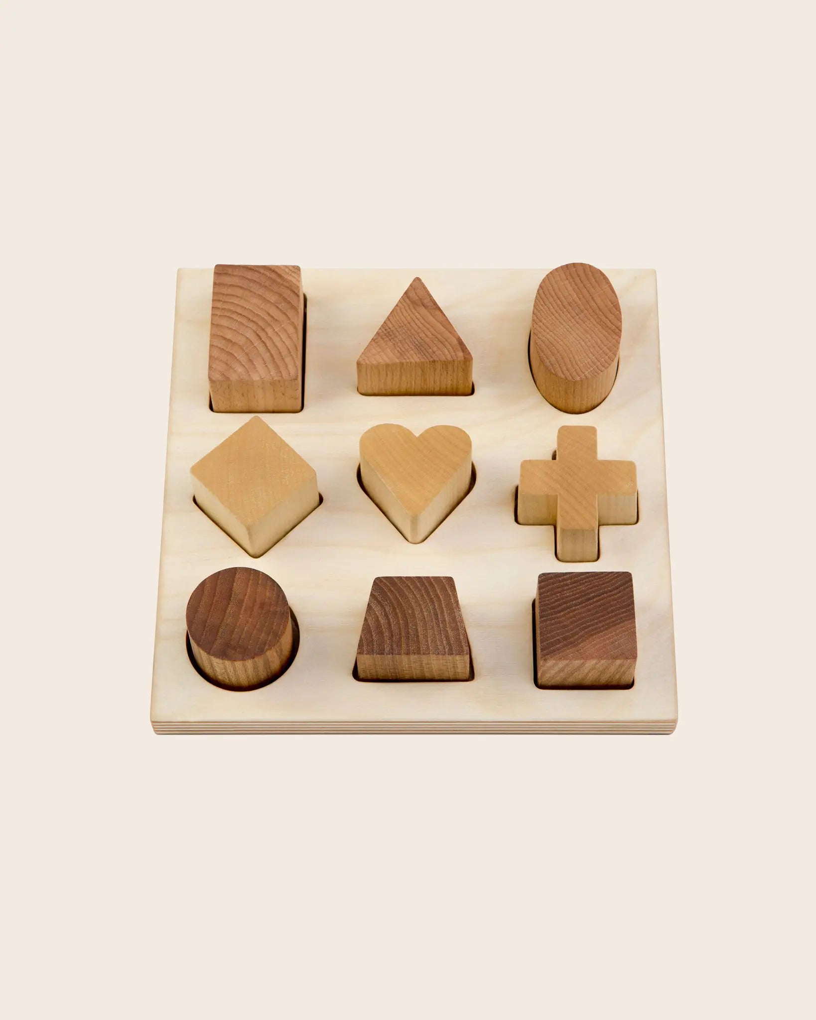 Holz Steckspiel mit geometrischen Formen aus FSC zertifiziertem Naturholz, Formensortierbrett mit neun handgeschliffenen Holzelementen für Kinder ab 1 Jahr