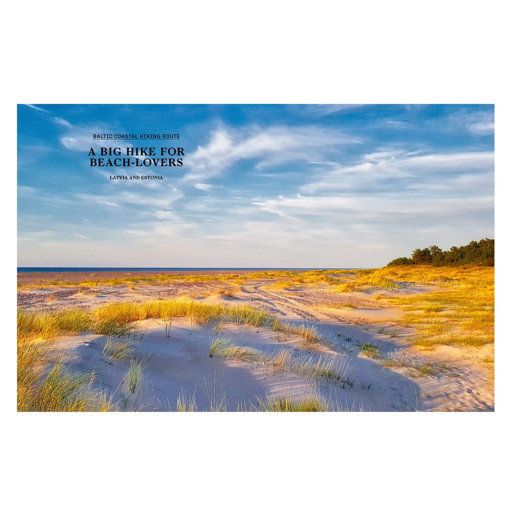 Küstenlandschaft mit Sanddünen und Grasbewuchs an der Ostsee in Lettland und Estland, vorgestellt im Reisebildband „Wanderlust Europe“ vom gestalten Verlag.