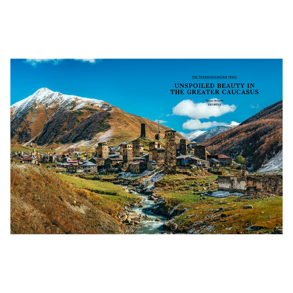 Doppelseite aus dem Buch Wanderlust Europe: Beeindruckende Landschaft im Oberen Swaneti, Georgien, mit mittelalterlichen Wehrtürmen, Bergen und Tälern entlang des Transkaukasischen Trails.