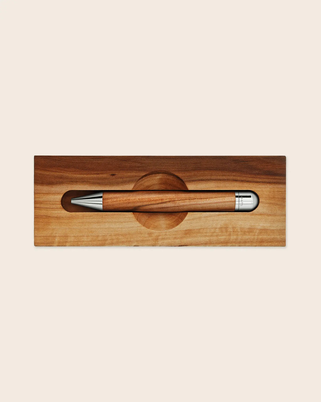 Handgefertigter Kugelschreiber WOOD-IN-WOOD aus Wildapfelholz in passgenauer Holzbox – Design-Schreibgerät mit vernickelter Messingmechanik, Made in Germany.
