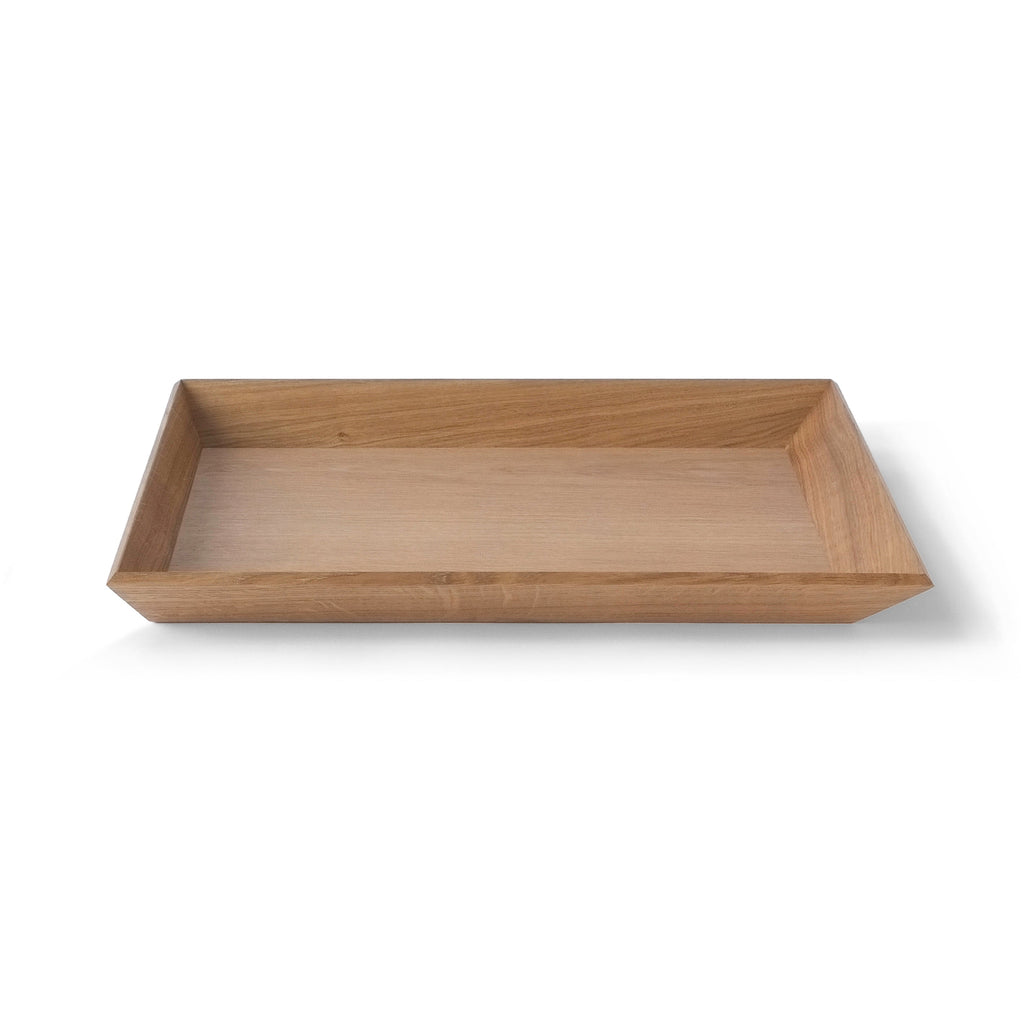 Wooden tray OBLIQUE made of solid oak by NIEVEN. Rectangular serving tray with beveled edges and a minimalist shape. Designed by Jörg Adam, made in Germany.