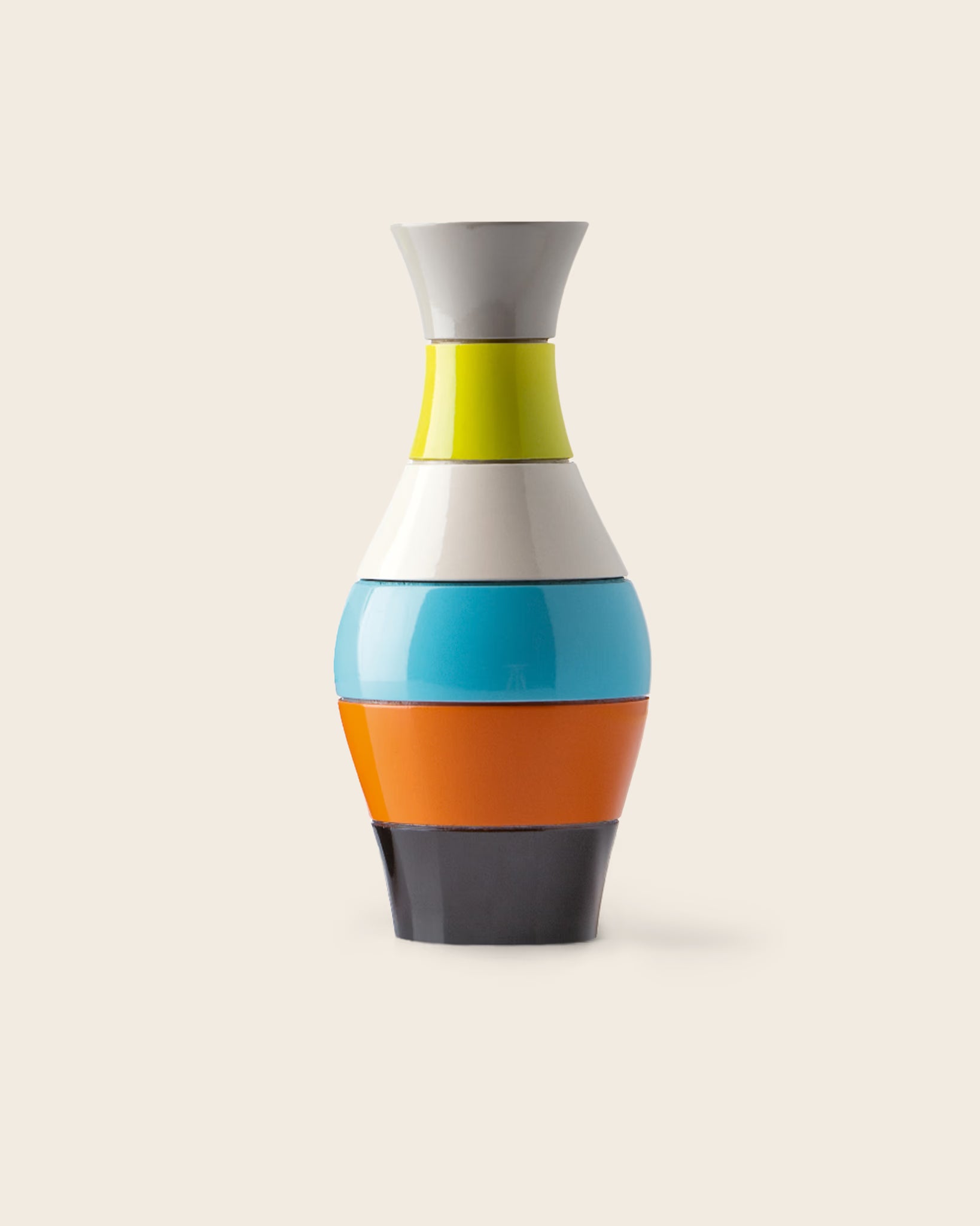 Große Gewürzmühle PEPPERVASE und SALTVASE von Siebensachen in mehrfarbigem Design mit grauem, gelbem, weißem, blauem, orangem und schwarzem Segment. Skulpturales Tischobjekt mit präzisem Mahlwerk und eleganter Vase-Form.