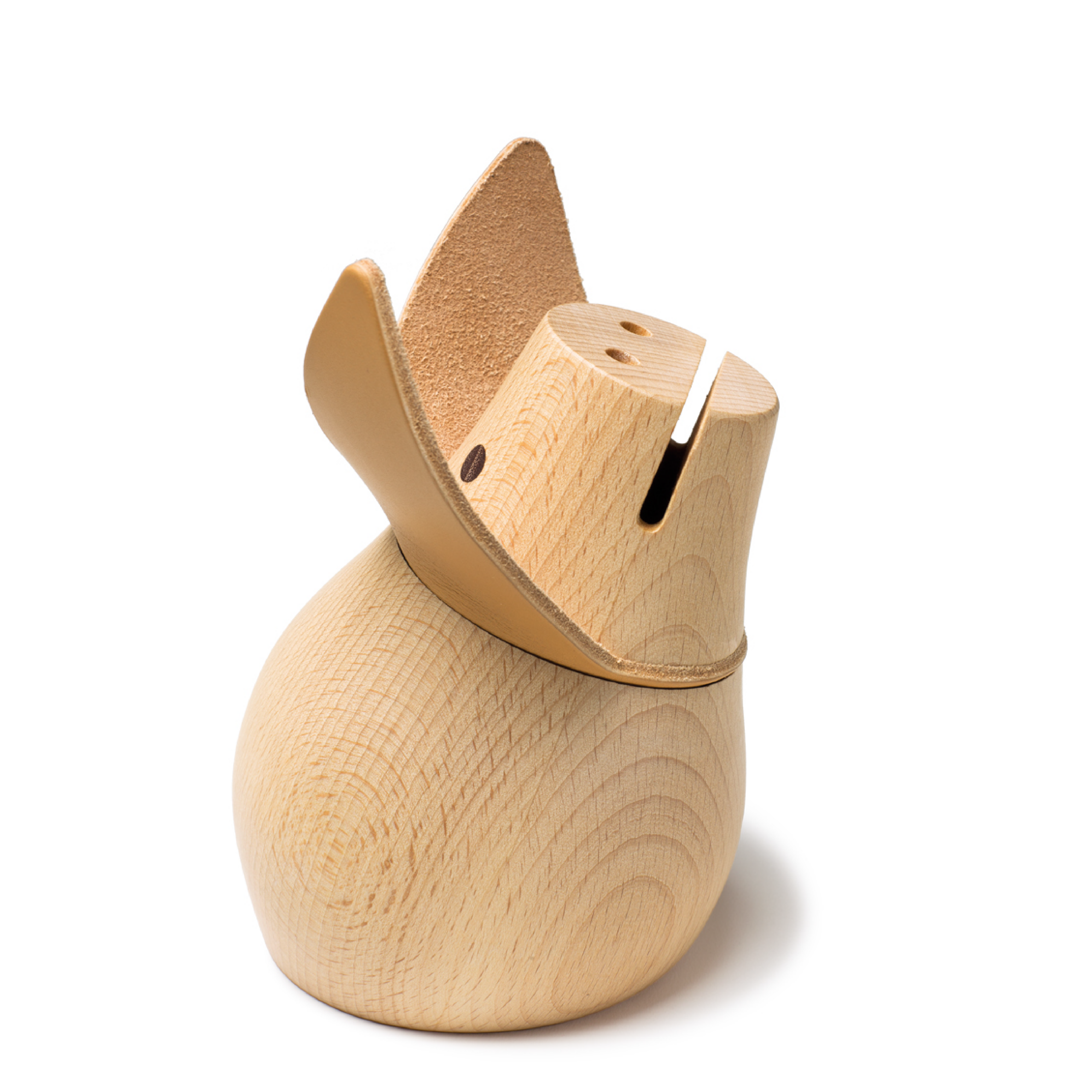 Spardose Miss Monnipenni aus massiver Buche mit hellbraunen Lederohren, handgefertigt von Siebensachen. Stilvolles Sparschwein Made in Germany.