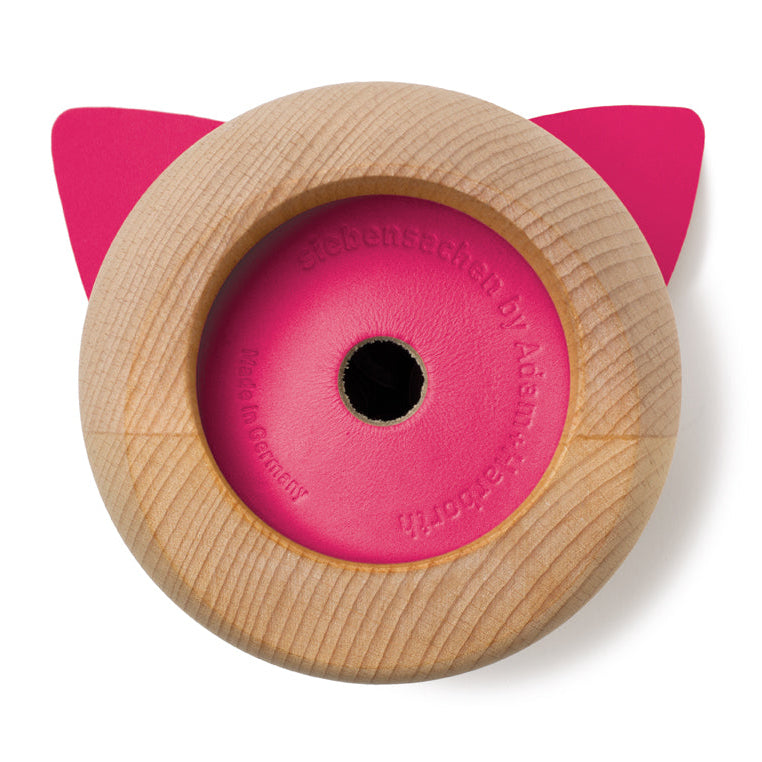 Unterseite der Spardose PINK LADY aus Buche mit pinken Lederboden und Prägung Siebensachen by Adam und Harborth. Handgefertigt Made in Germany.