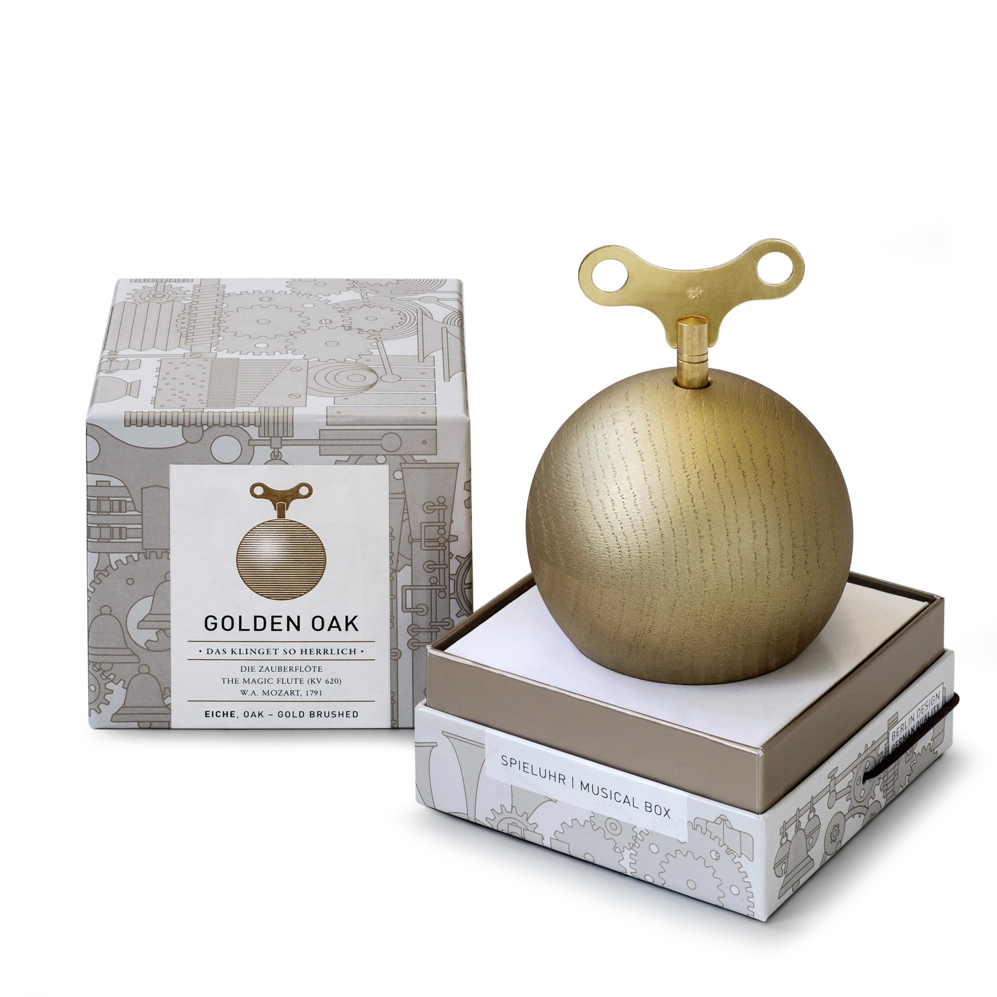 Spieluhr GOLDEN OAK von Siebensachen aus Eiche, goldgewachst, mit Messingschlüssel in stilvoller Geschenkbox. Handgefertigt im Schwarzwald, spielt „Das klinget so herrlich“ aus Mozarts Zauberflöte.